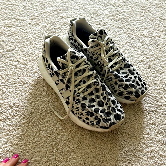 Adidas shoes - Picture 1 of 3